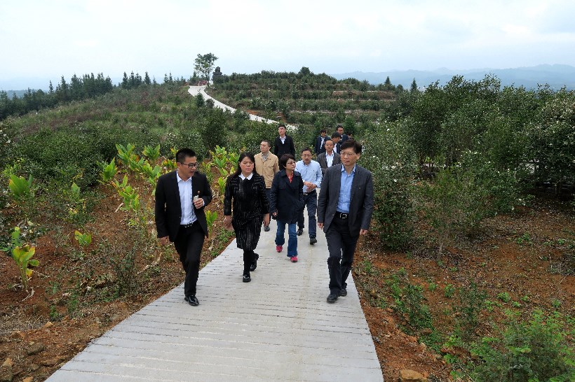 翻山越岭送真情 | 金投集团赴黔东南州开展对口扶贫工作